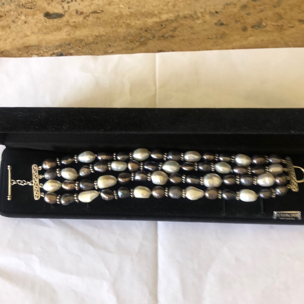 Freshwater Pearl/sterling bracelet .